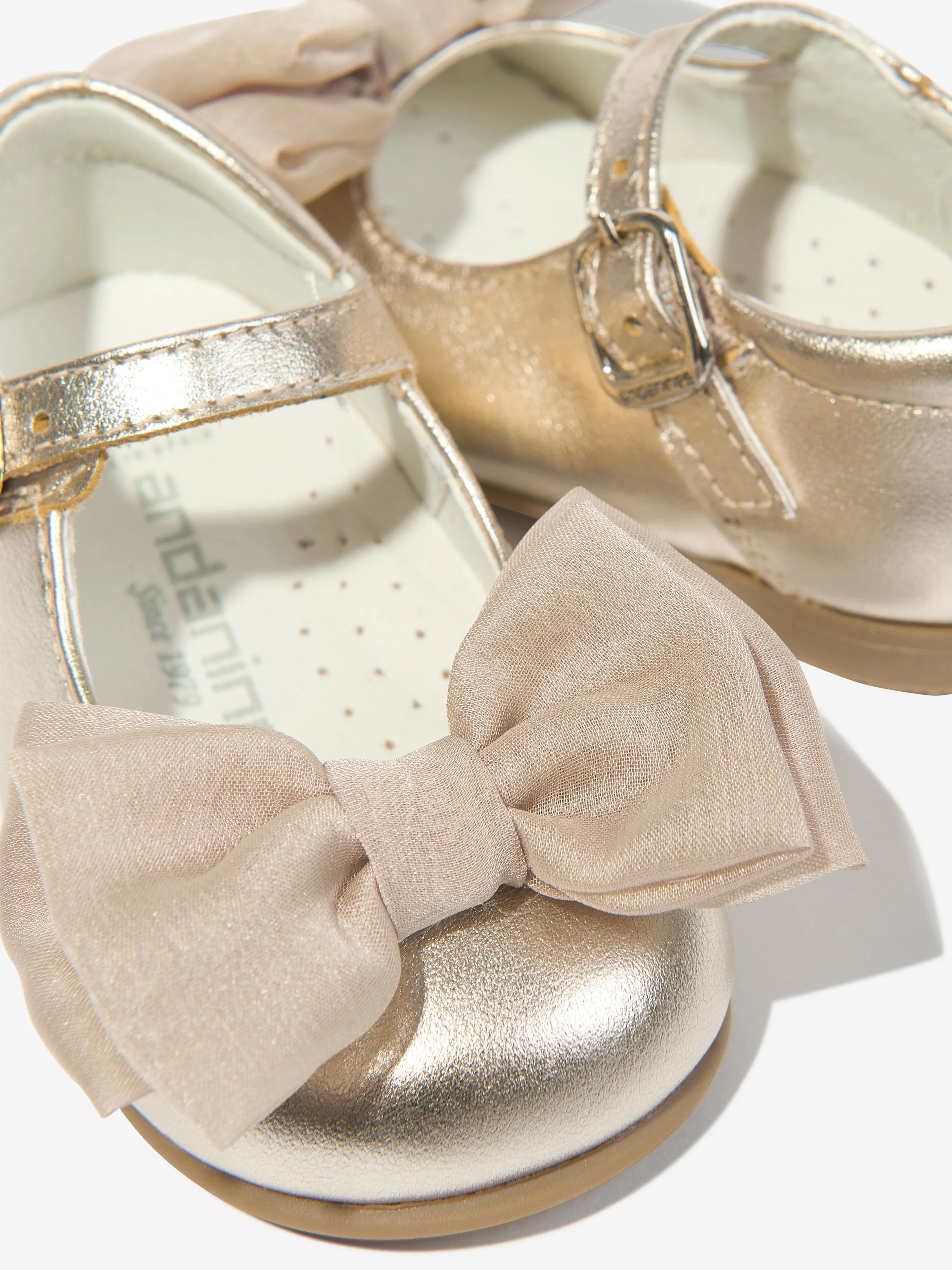 Andanines Girls Leather Bow Shoes in Gold