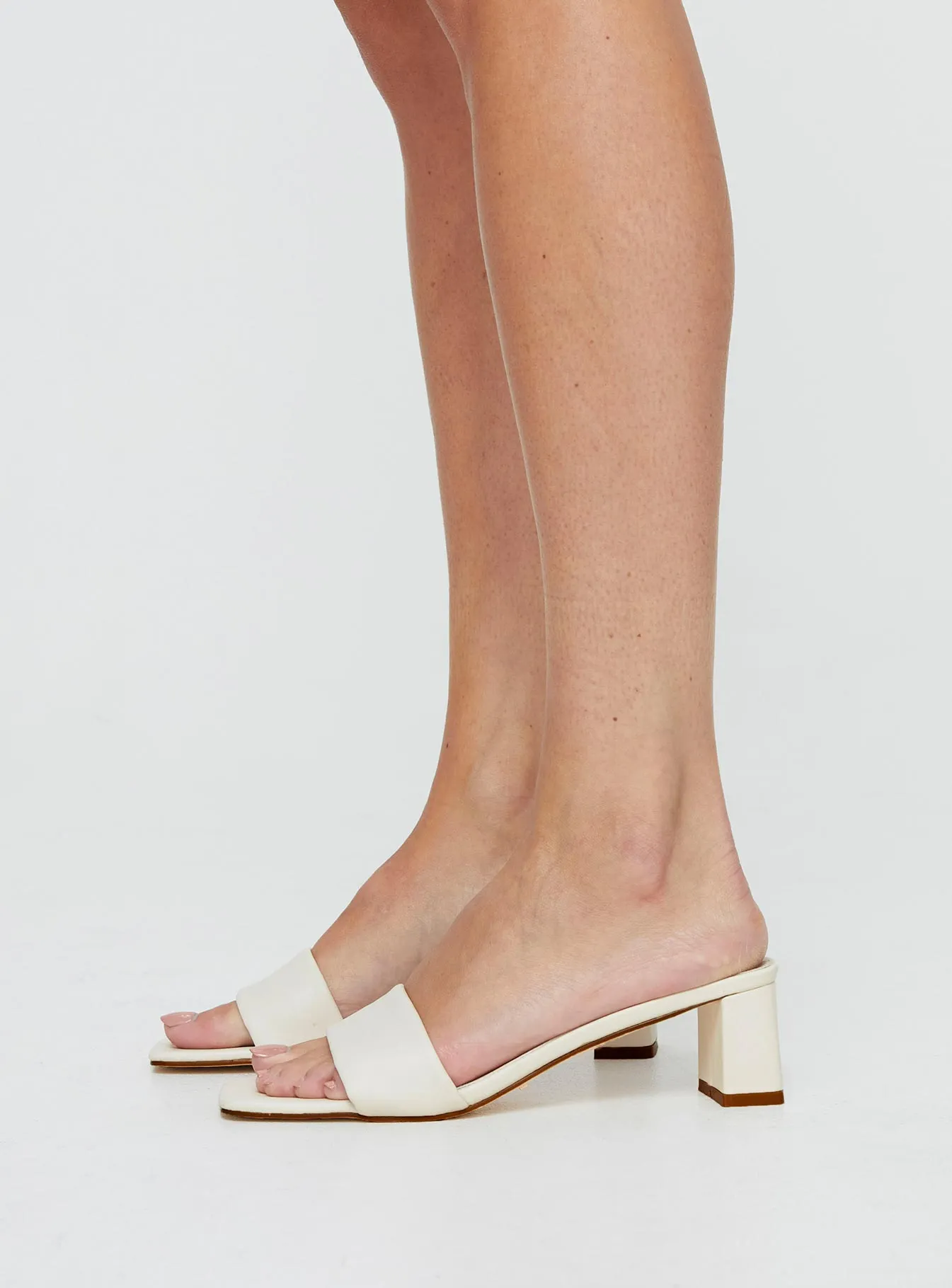 Billini Amira Heels Bone