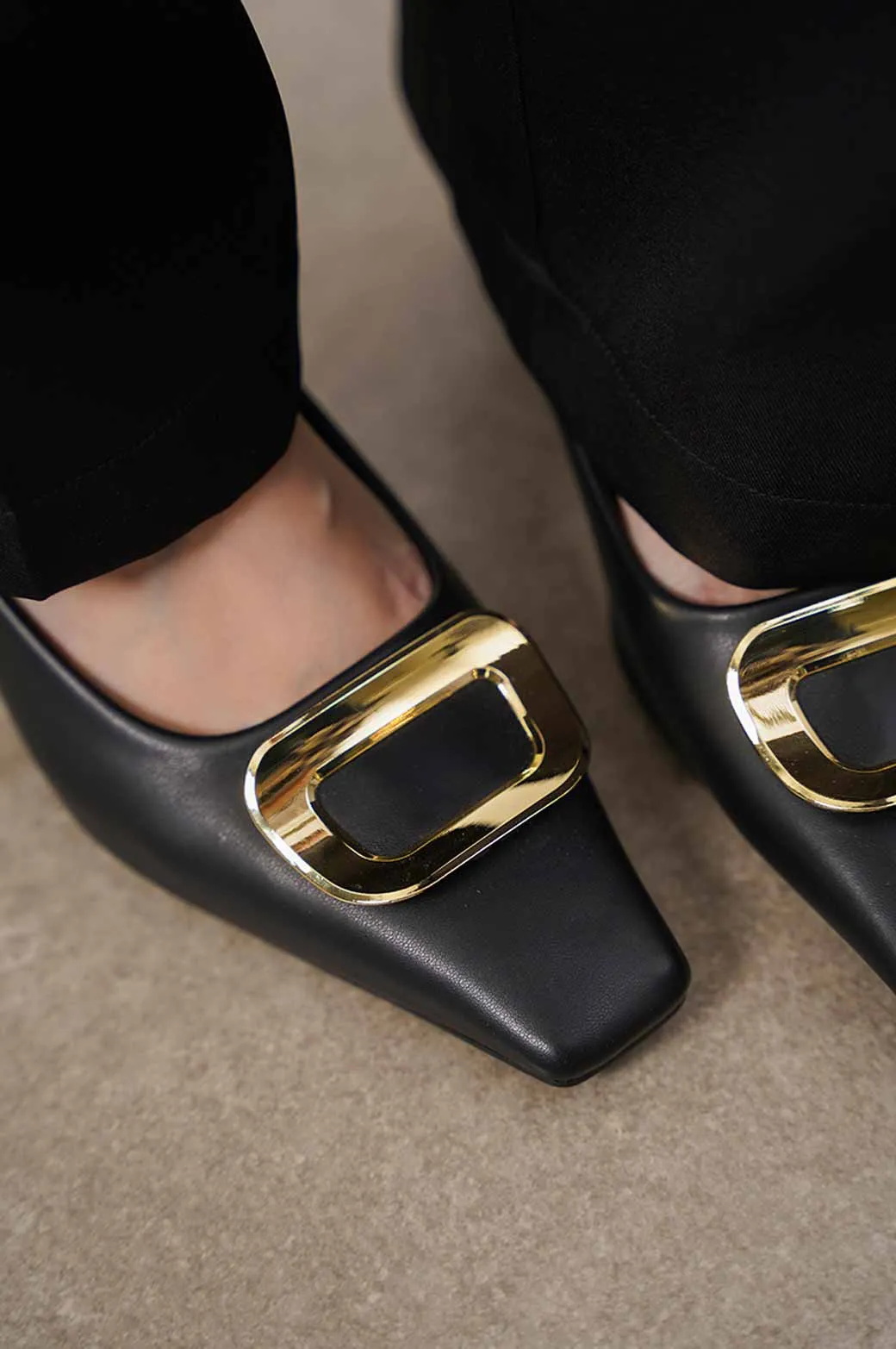 HEELS WITH BUCKLE
