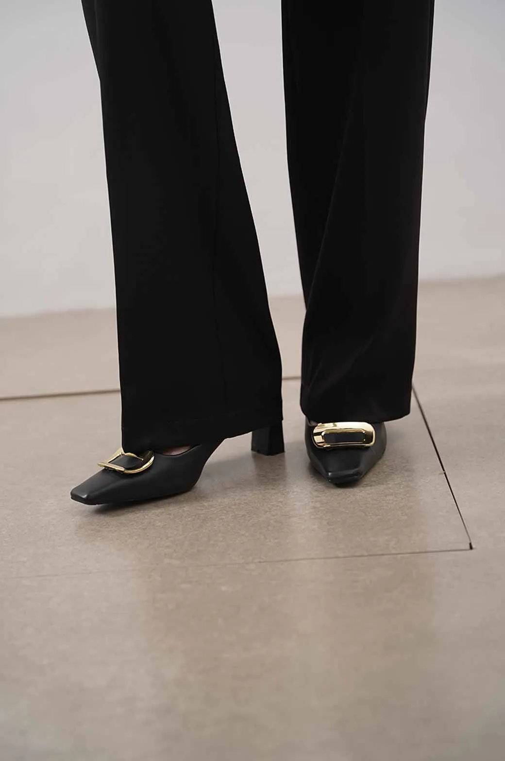 HEELS WITH BUCKLE